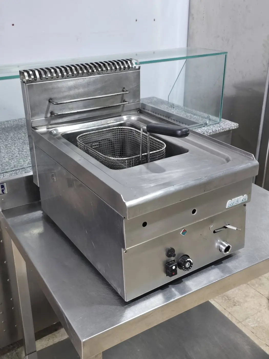 Friteuse professionnelle MBM à gaz — 8 L