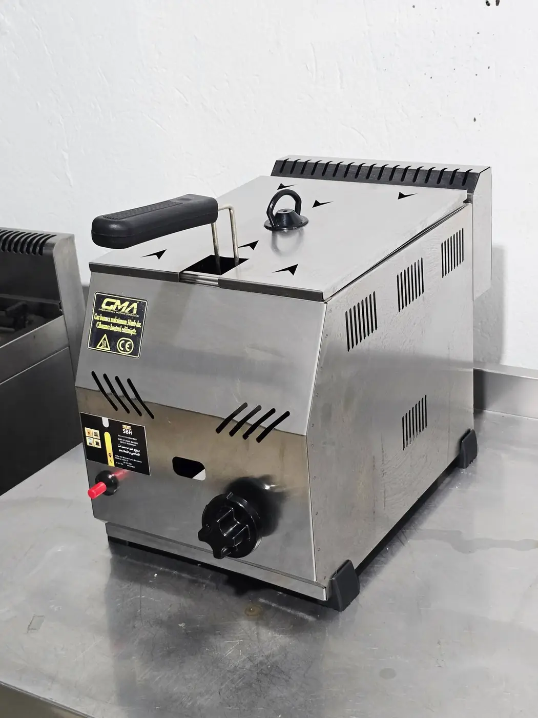 Friteuse professionnelle à gaz — simple cuve de 6 L