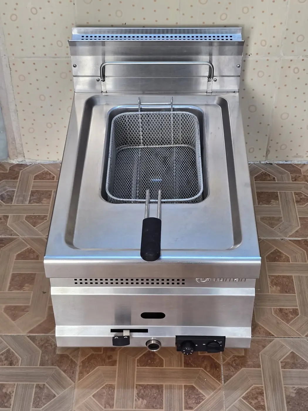 Friteuse professionnelle à gaz — 8 L