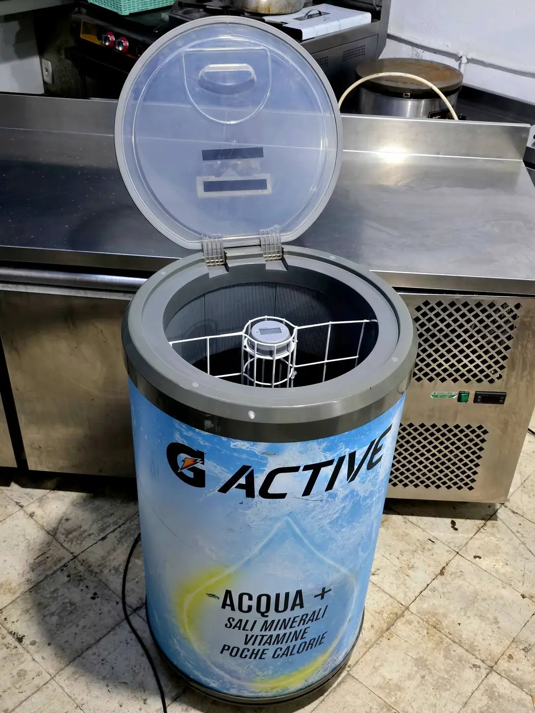 Réfrigérateur cylindrique pour boissons