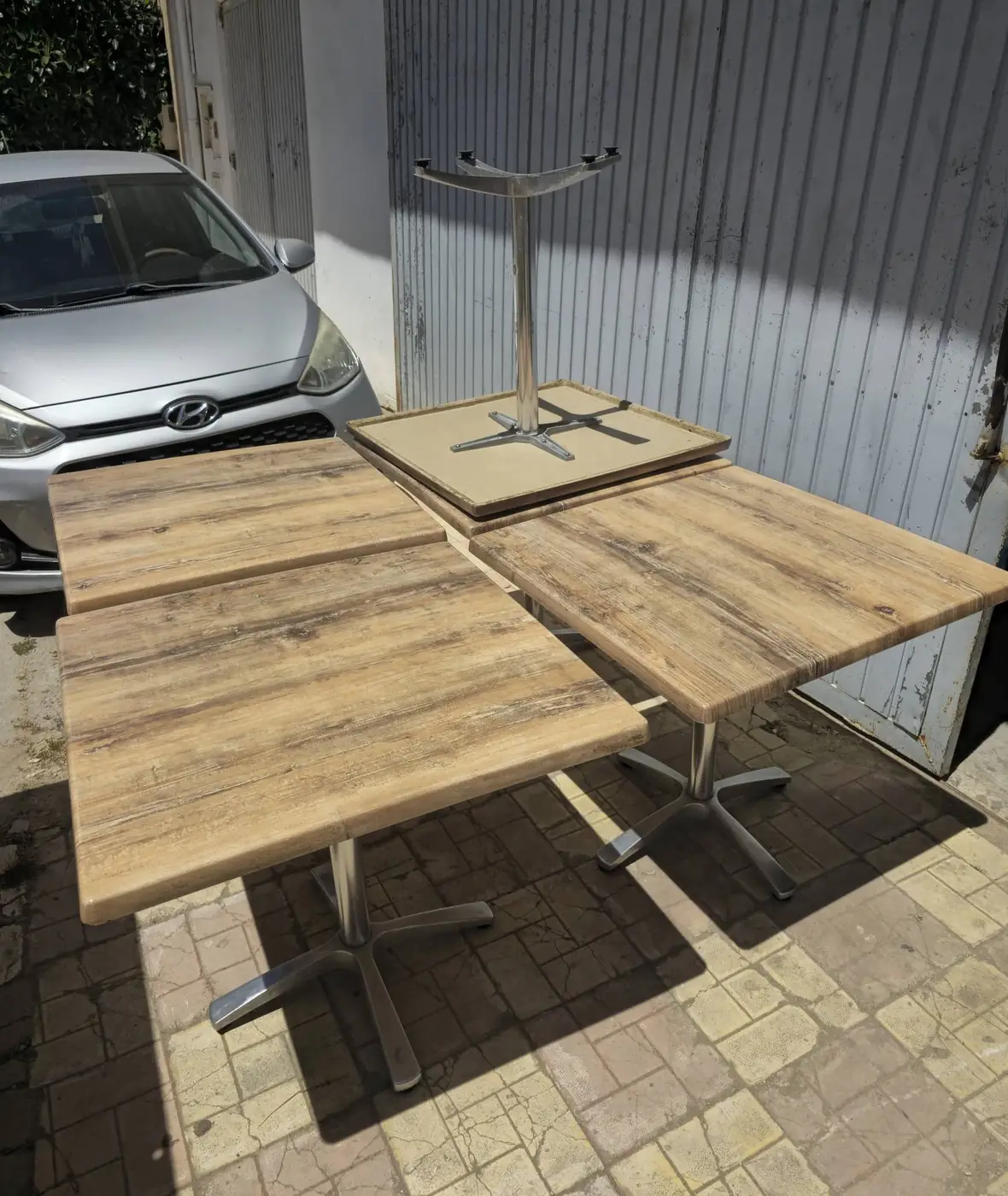 Lot de 5 tables en aluminium
