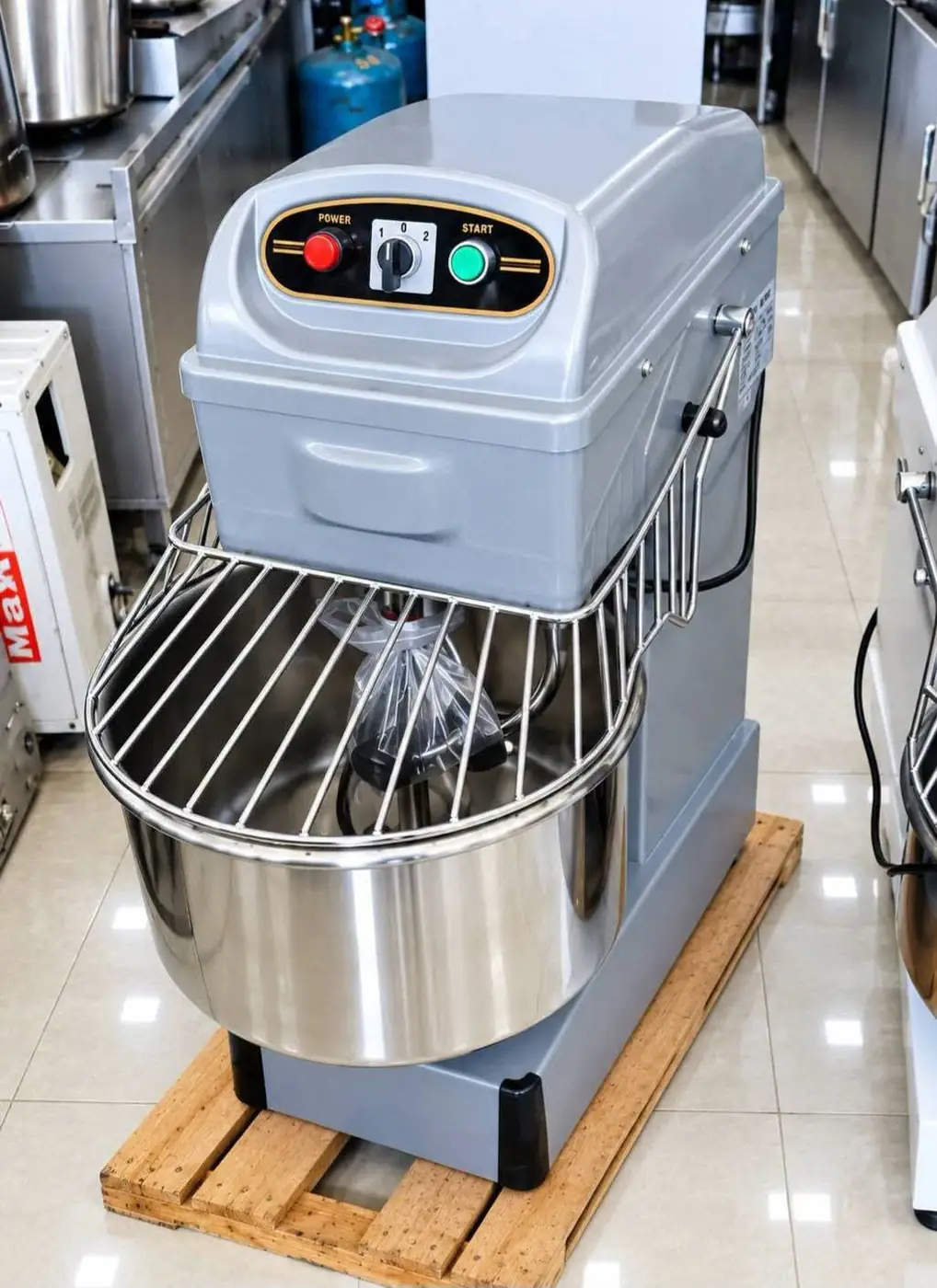 Pétrin à spirale à deux vitesses — 35 L, 20 kg, 220 V