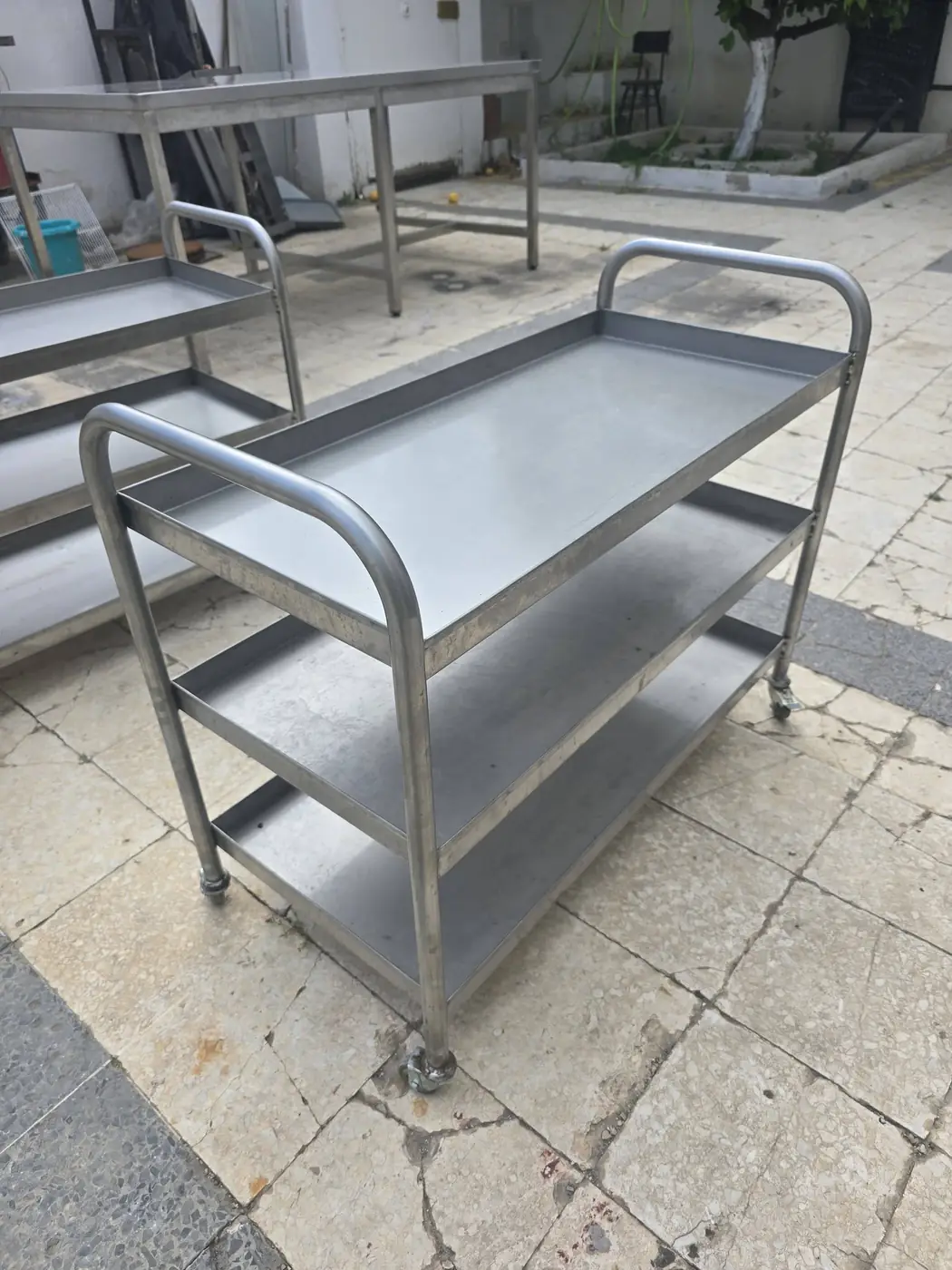 Lot de 2 chariots de service en inox
