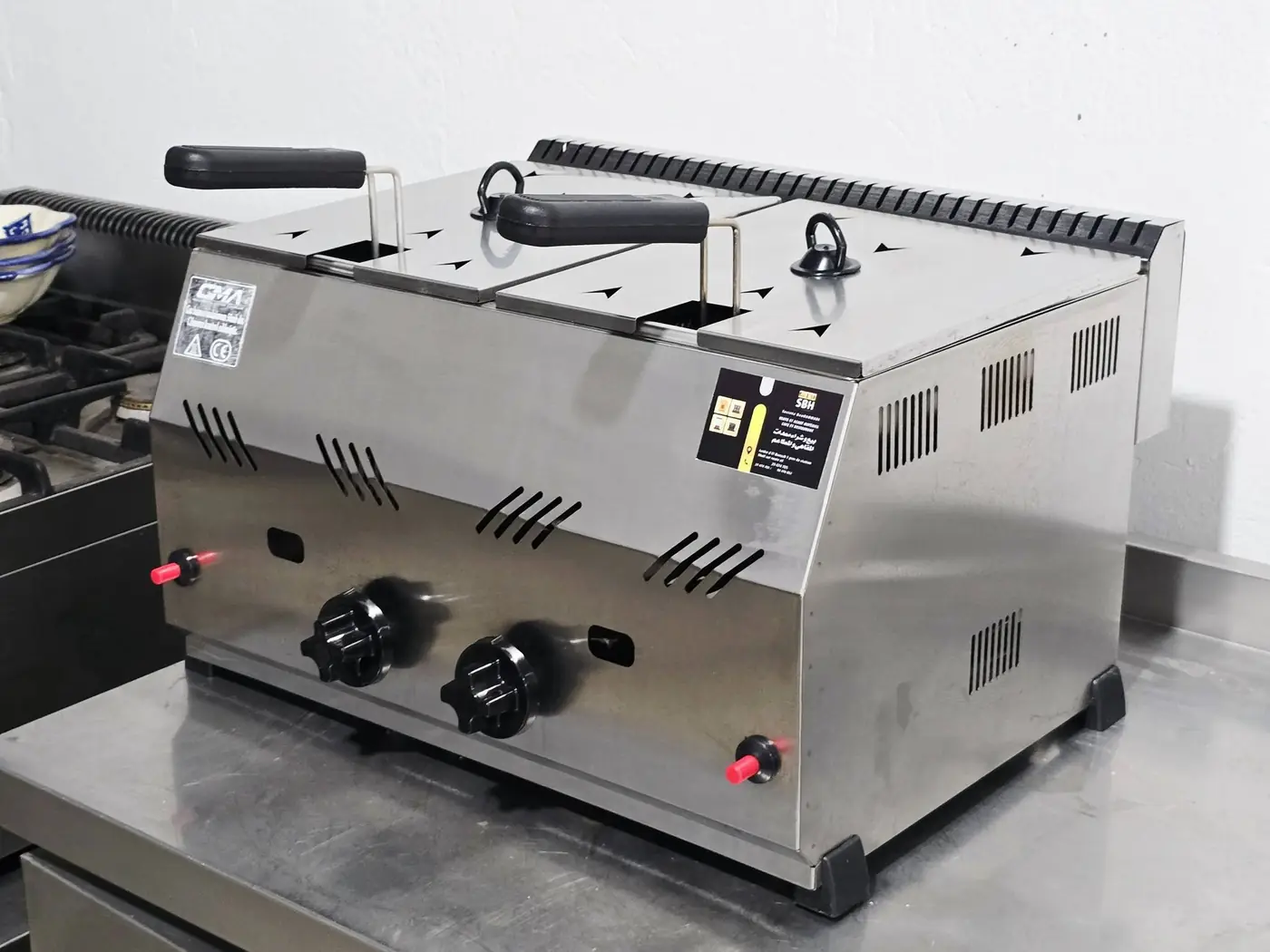 Friteuse professionnelle à gaz — double cuve