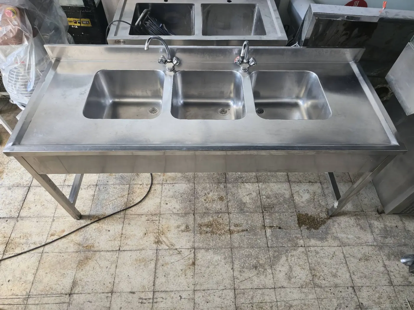 Évier inox à 3 bacs — 1,90 × 0,70 m