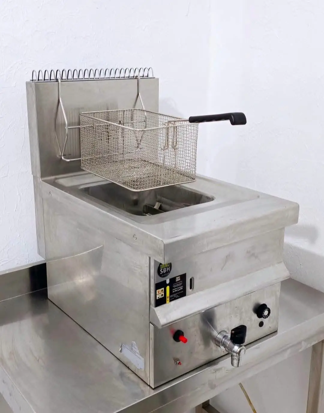 Friteuse professionnelle à gaz — 8 L