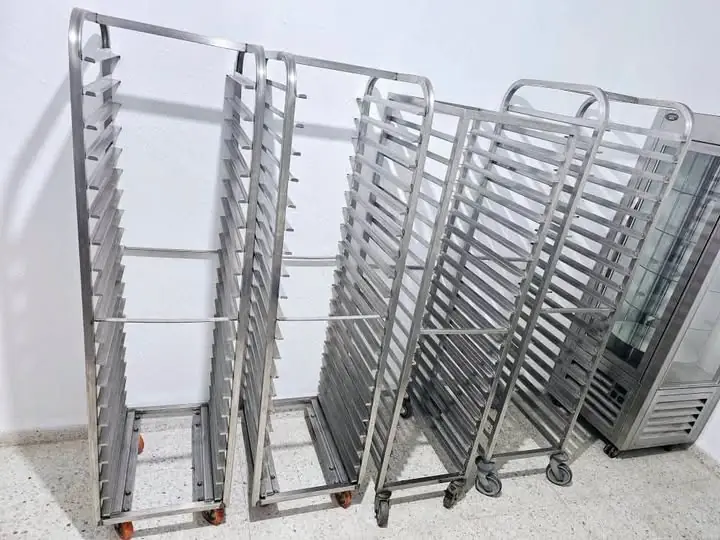 Chariot inox pour plateaux 60 × 40 cm
