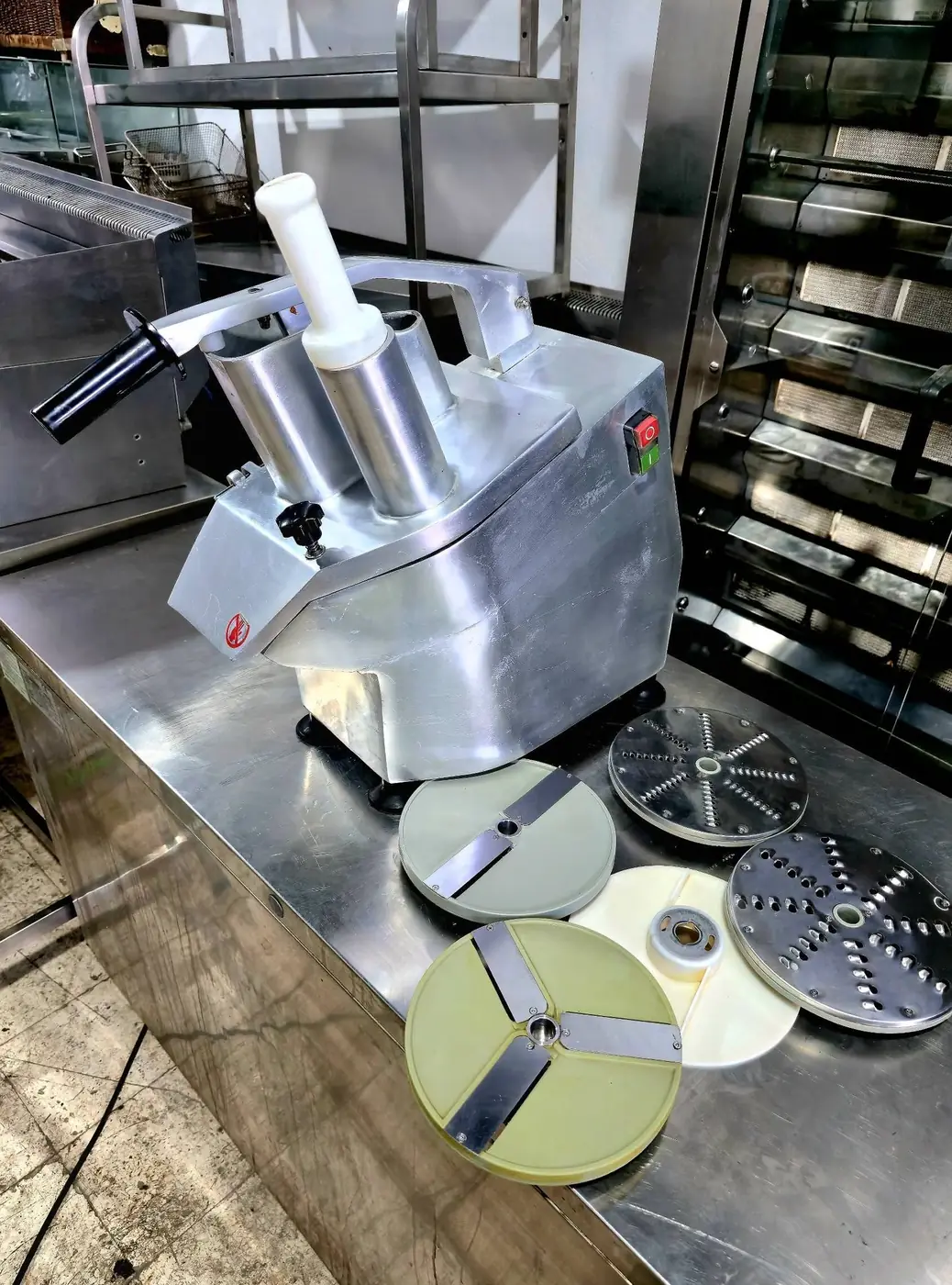 Coupe-légumes et râpe à fromage — 4 disques