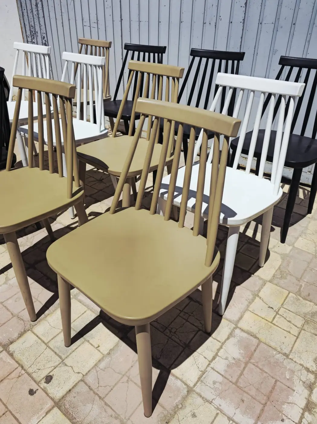 Lot de 47 chaises à structure en acier